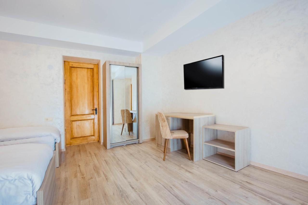 Hotel Mestia Inn Екстер'єр фото